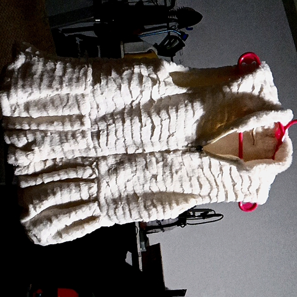 Self Esteem Girls Size 5 Long Fuzzy Faux Fur Vest Zipper Close White Sleeveless